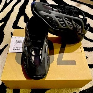 ADIDAS Yeezy 700 V3 Alva KIDS Size 2